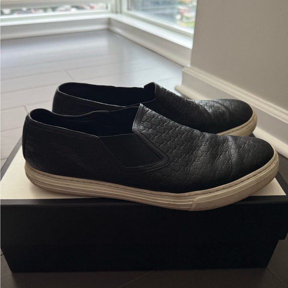 Gucci Men\'s Black Embossed Slip-On Loafers main image 2